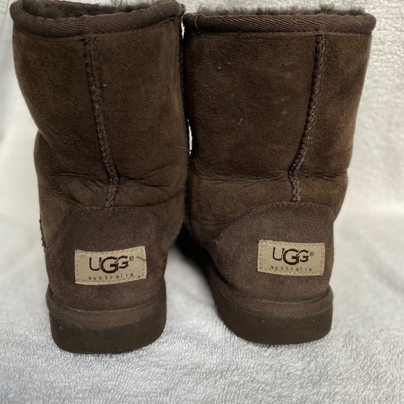 Short brown UGG Boots, UGGS Women’s 4 - Picture 3 of 5